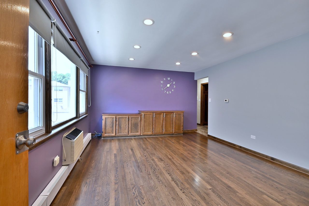 8646 W Berwyn Avenue #2N, Chicago, IL 60656