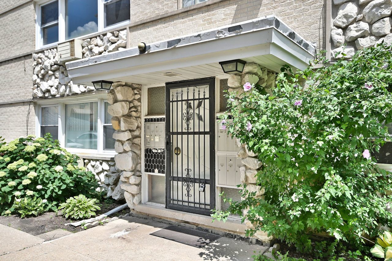 8646 W Berwyn Avenue #2N, Chicago, IL 60656