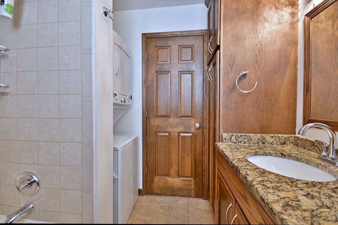 8646 W Berwyn Avenue #2N, Chicago, IL 60656