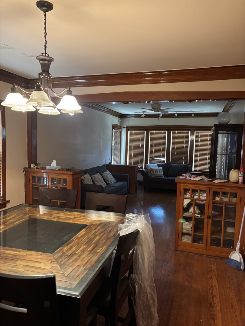 8425 S Colfax Avenue, Chicago, IL 60617