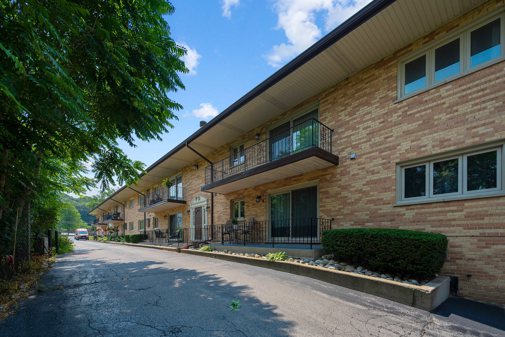 8996 Archer Avenue #2D, Willow Springs, IL 60480