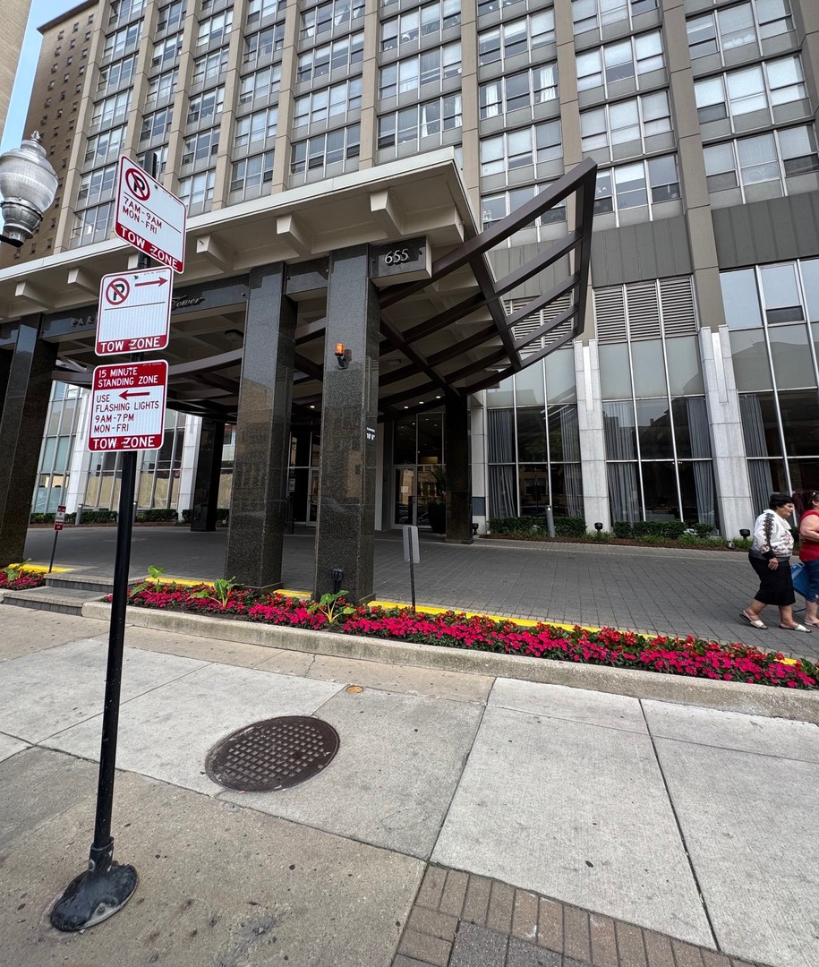 655 W Irving Park Road, Chicago, IL 60613