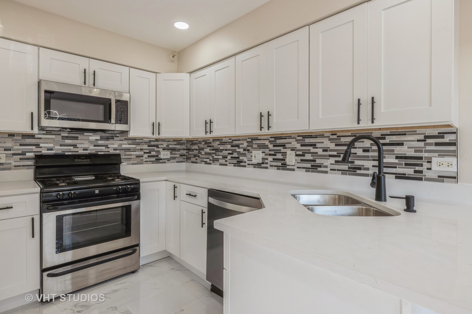 1828 Oslo Court, Mundelein, IL 60060
