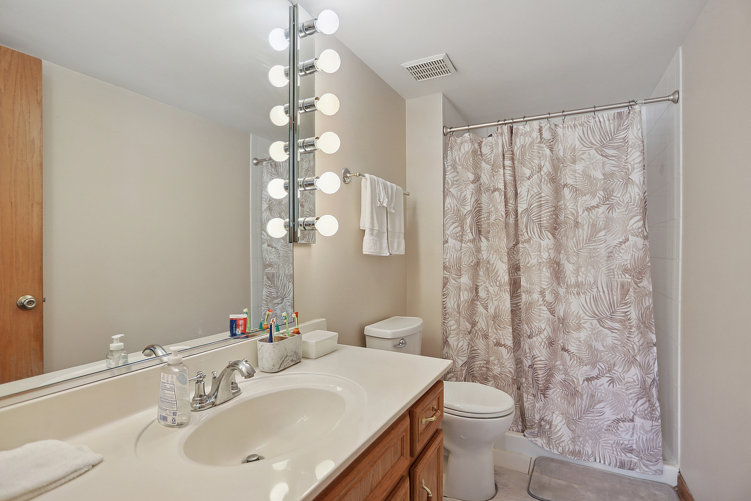10238 Southwest Highway #1B, Chicago Ridge, IL 60415