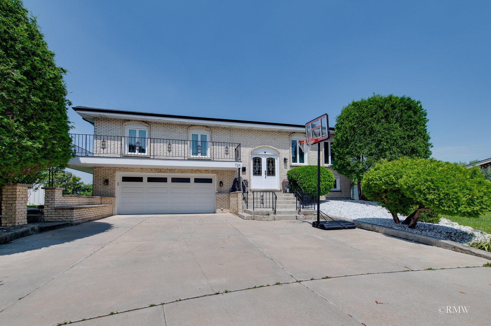 724 N PLAMONDON Drive, Addison, IL 60101