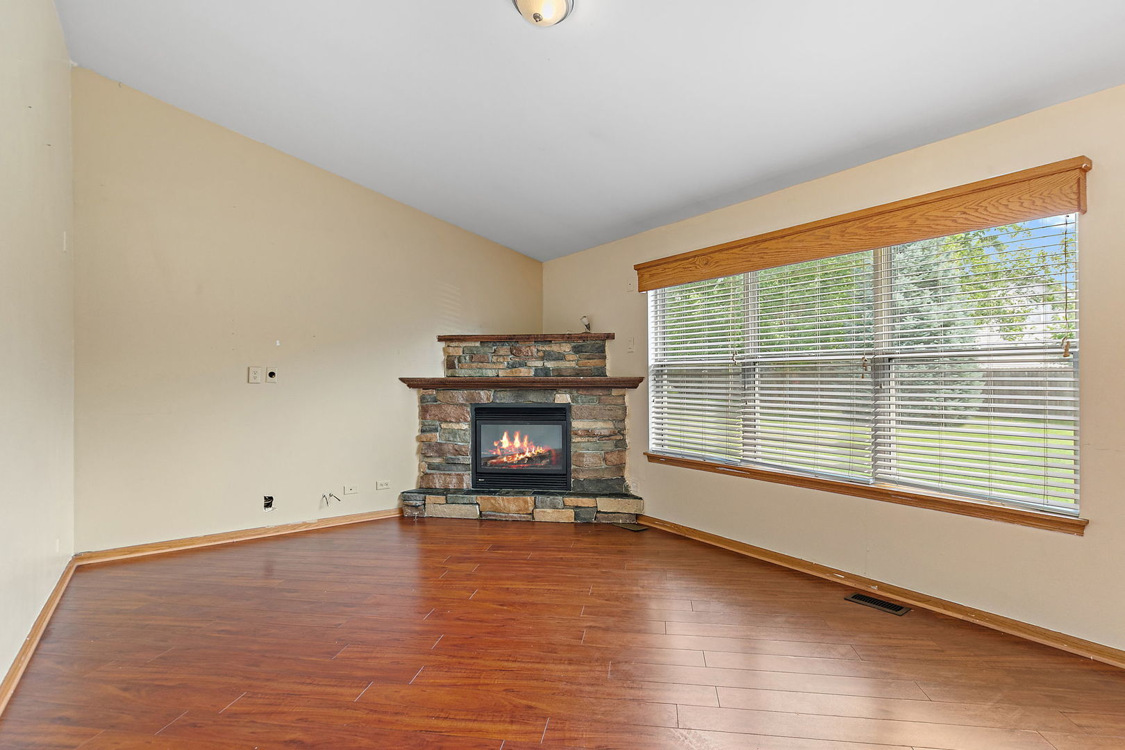 1440 Eliot Trail, Elgin, IL 60120