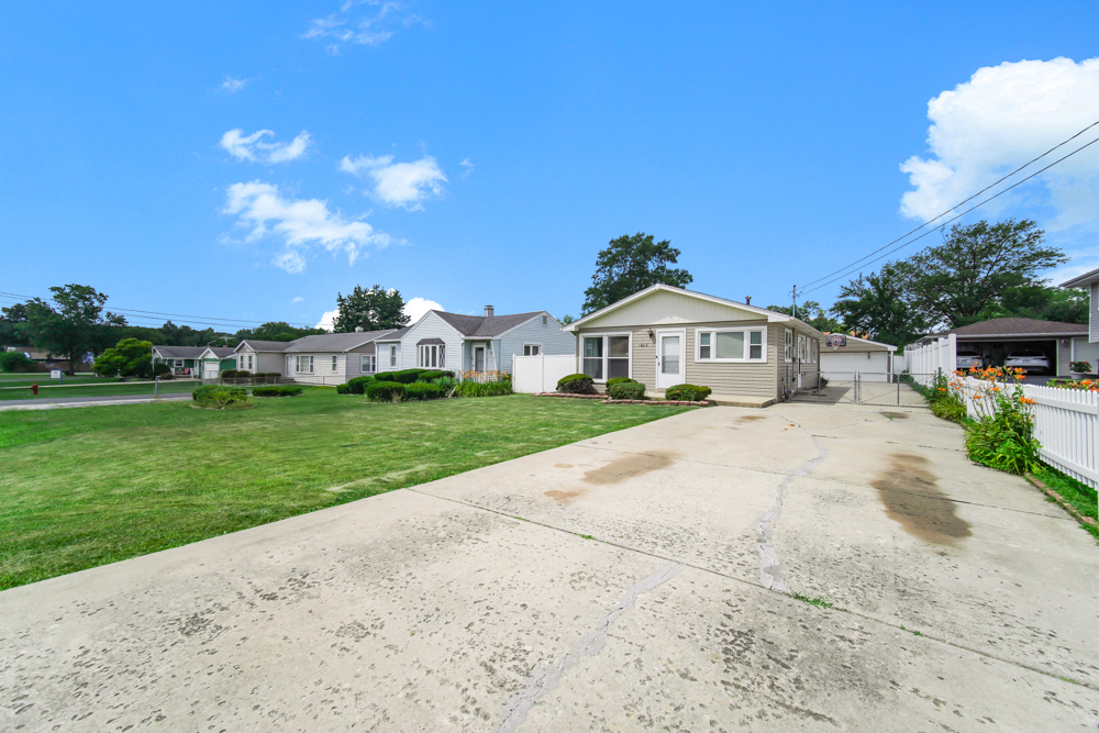 16014 Laramie Avenue, Oak Forest, IL 60452