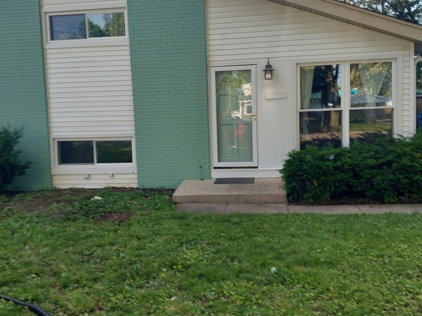 375 Mission Avenue, Villa Park, IL 60181