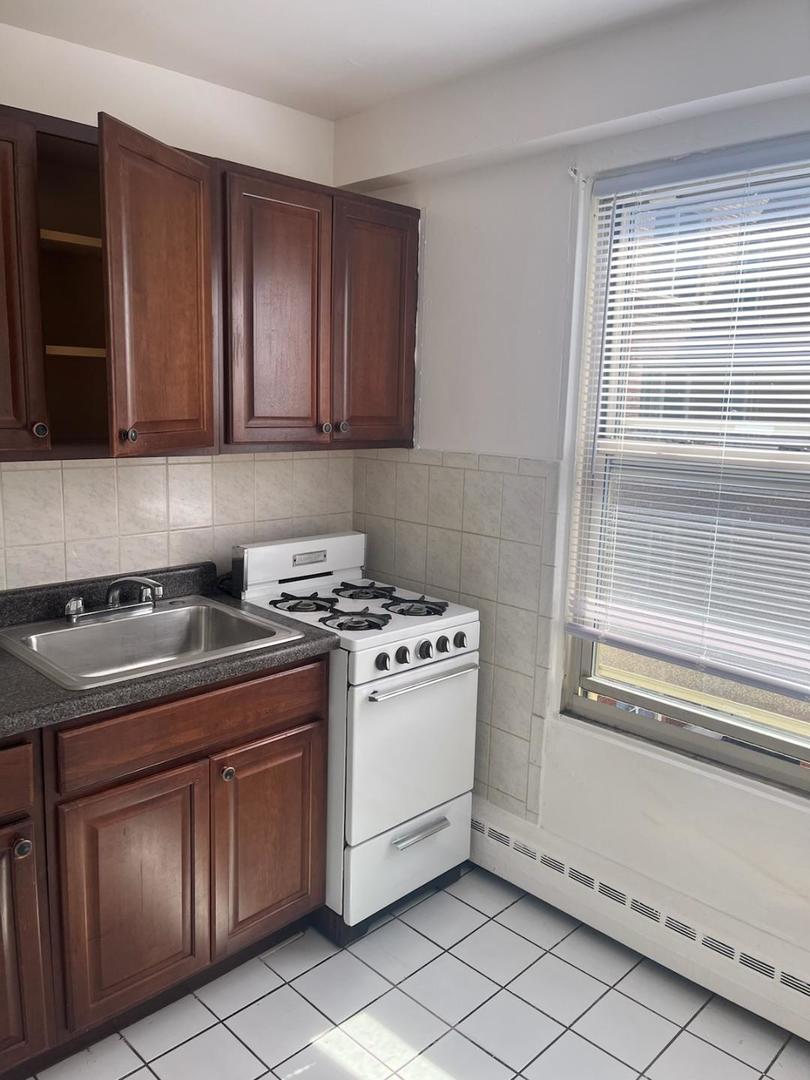 2610 W Berwyn Avenue #411, Chicago, IL 60625