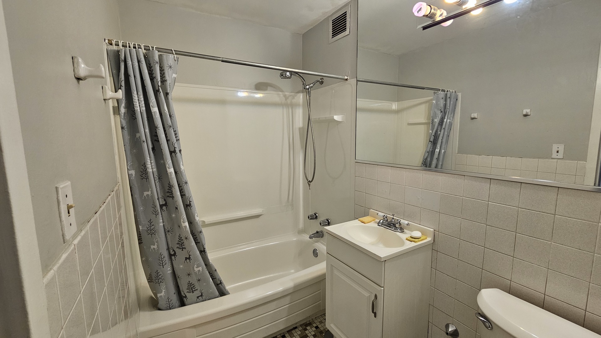 6300 N Sheridan Road #107, Chicago, IL 60660