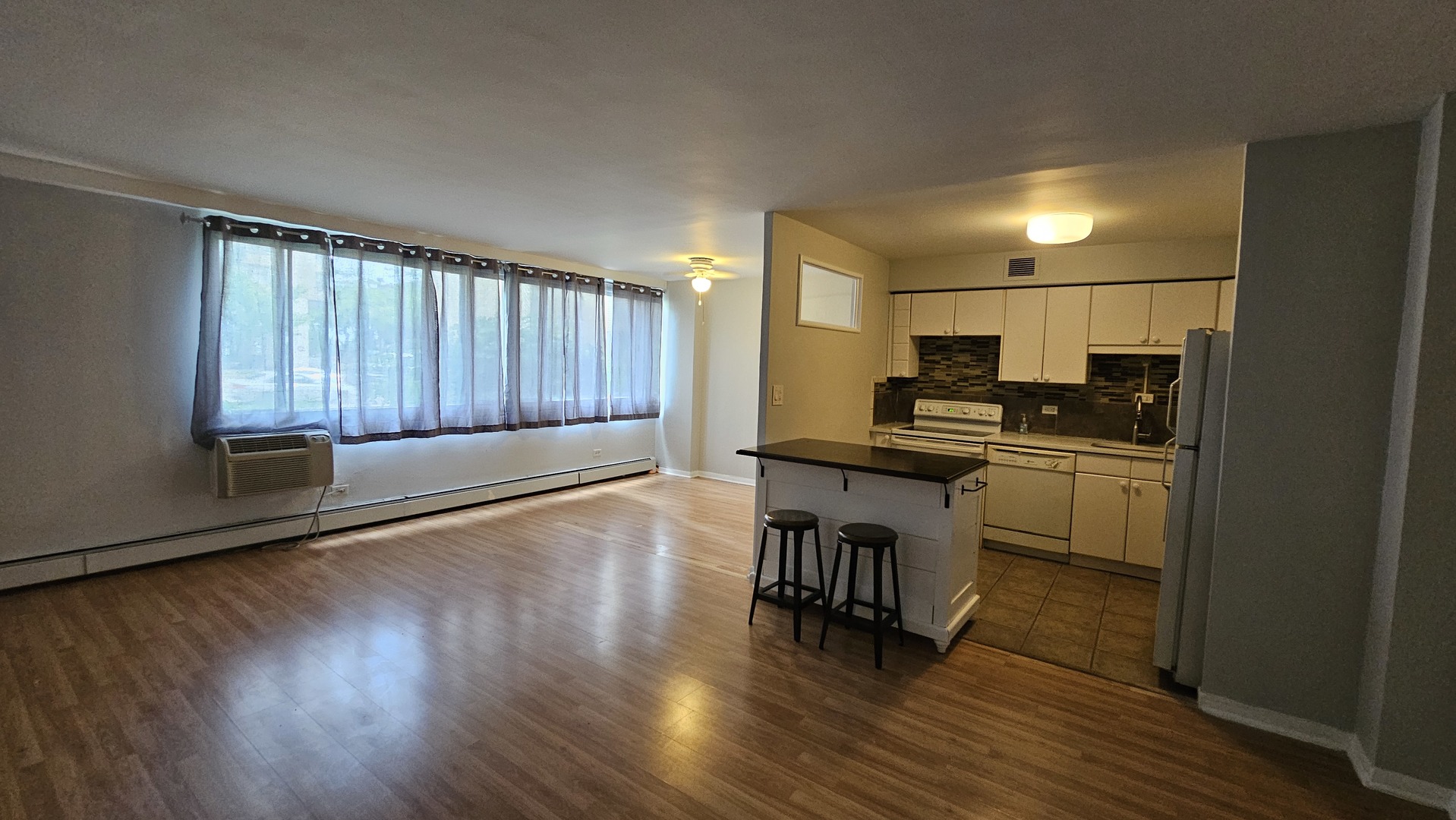 6300 N Sheridan Road #107, Chicago, IL 60660
