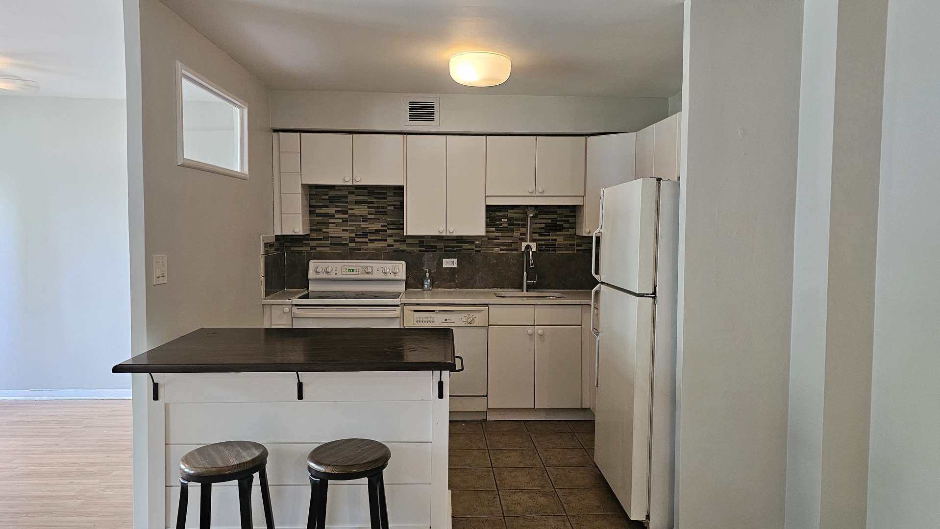 6300 N Sheridan Road #107, Chicago, IL 60660