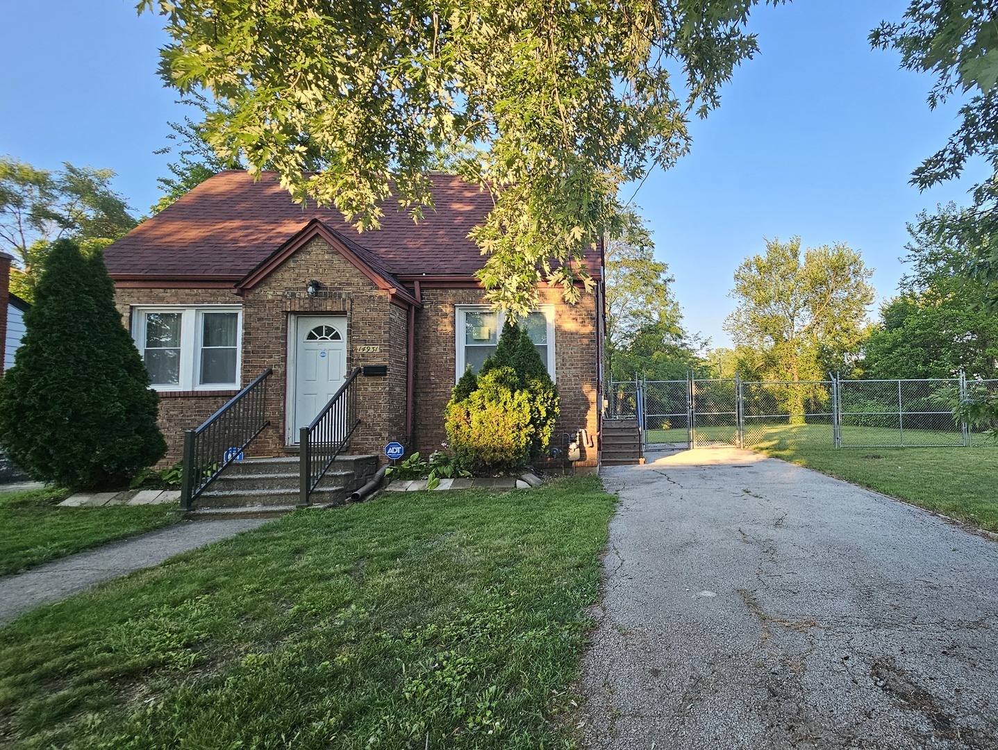14931 Riverside Drive, South Holland, IL 60473