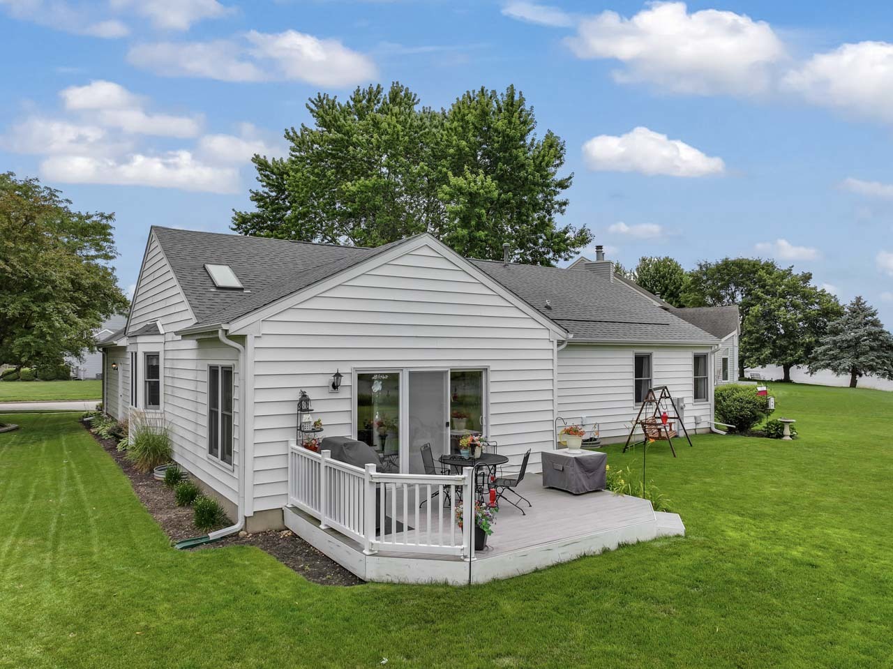 2566 Oak Trails Drive, Aurora, IL 60506