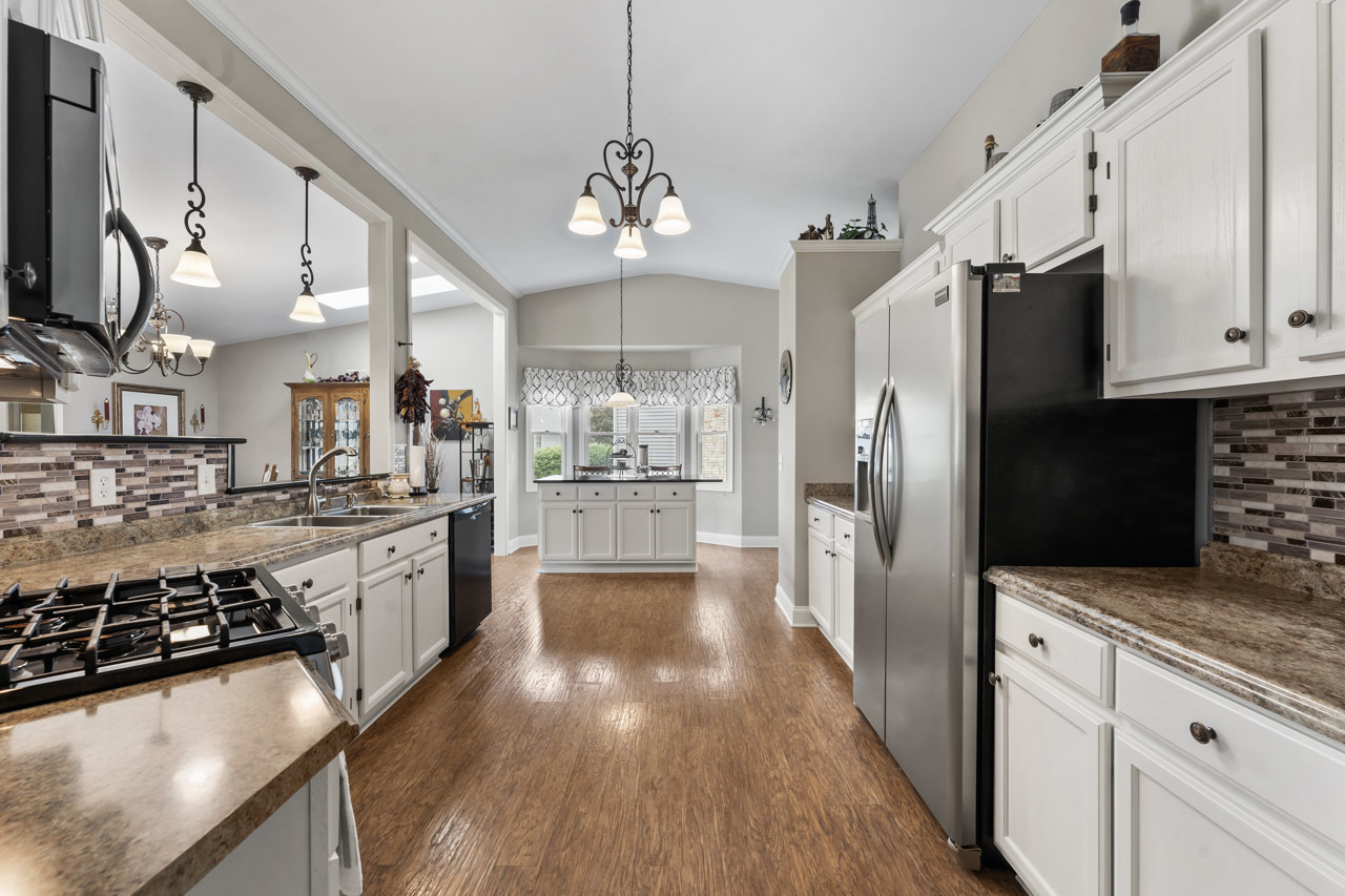 2566 Oak Trails Drive, Aurora, IL 60506