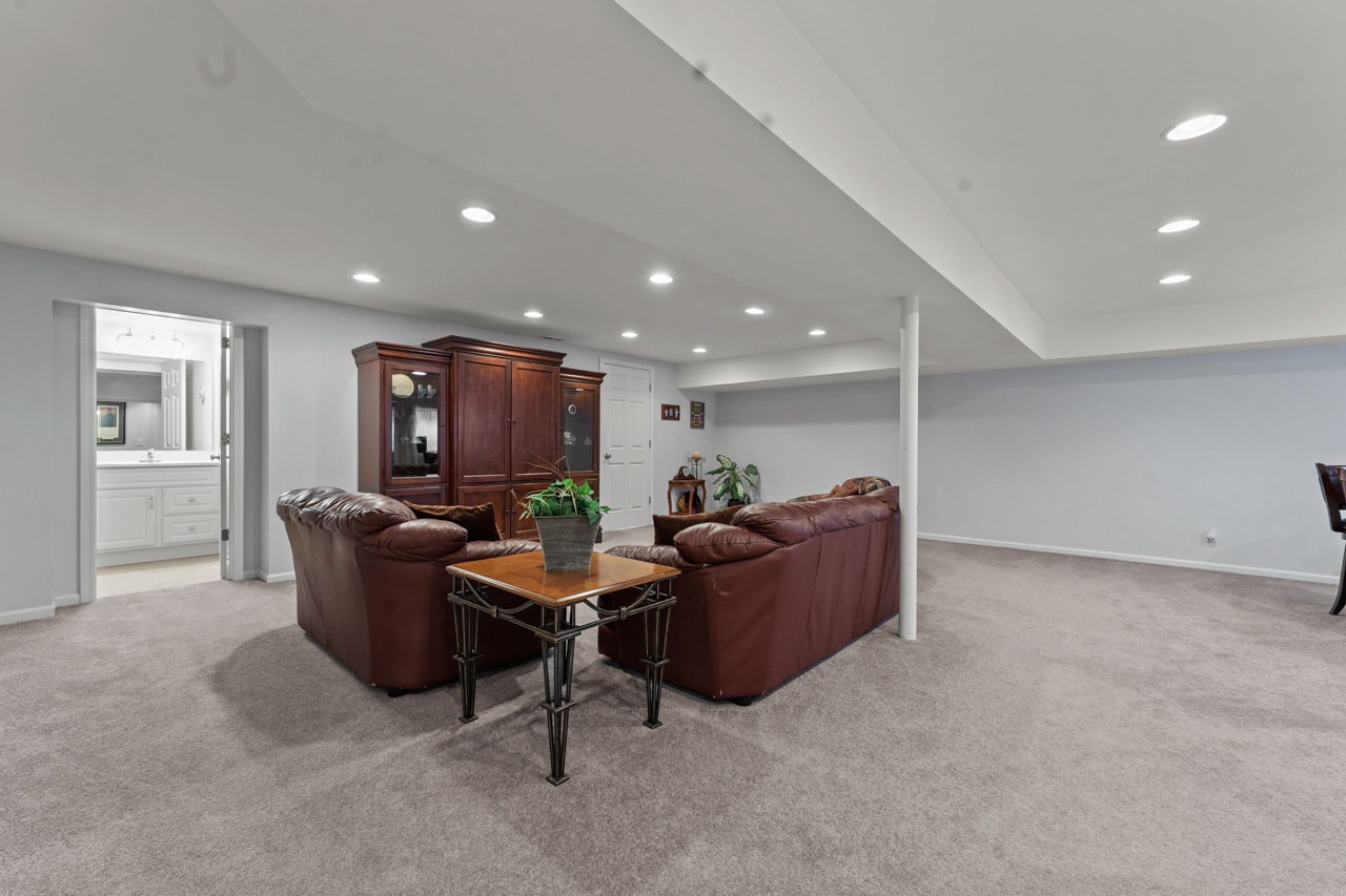 2566 Oak Trails Drive, Aurora, IL 60506