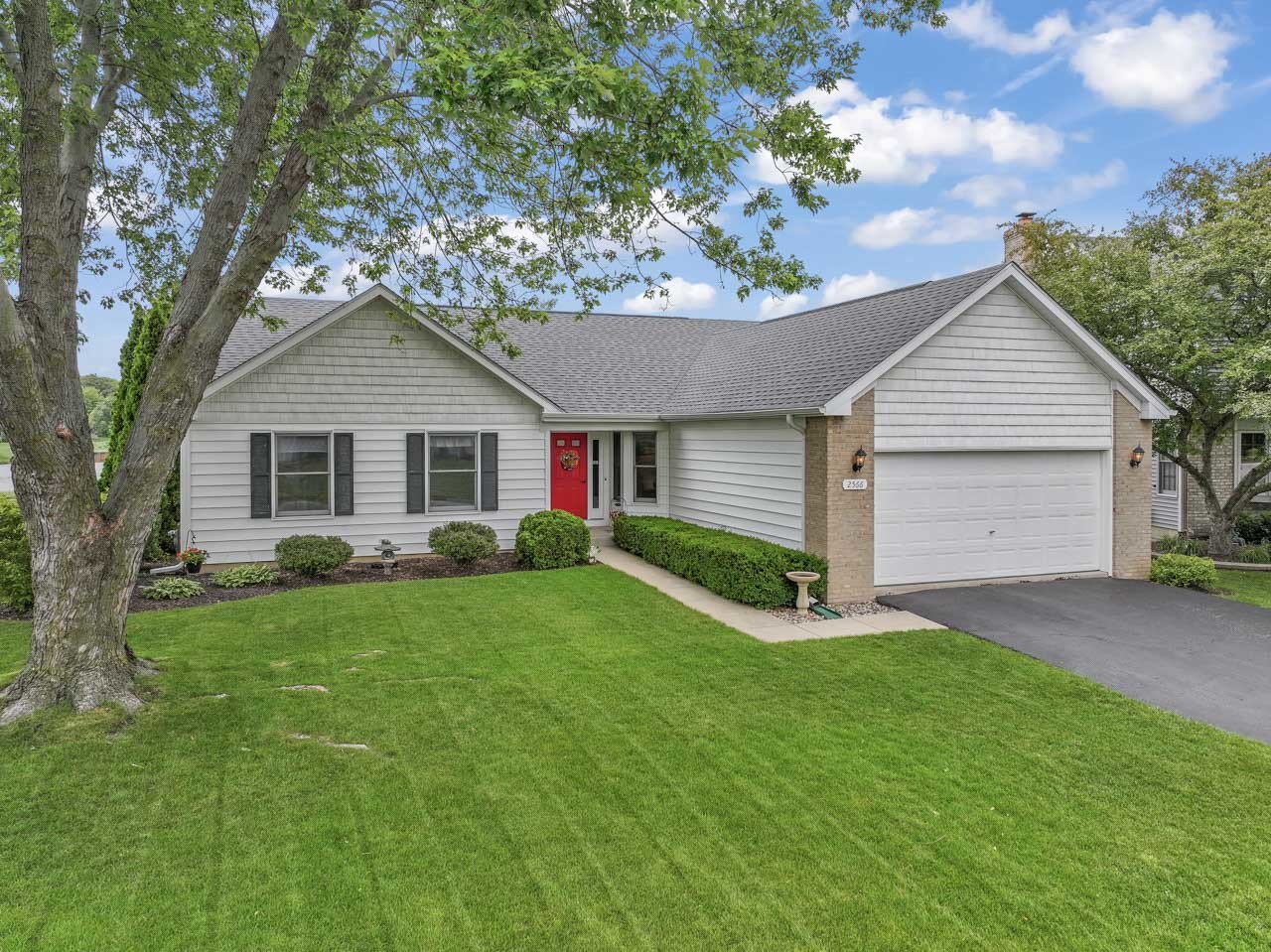 2566 Oak Trails Drive, Aurora, IL 60506