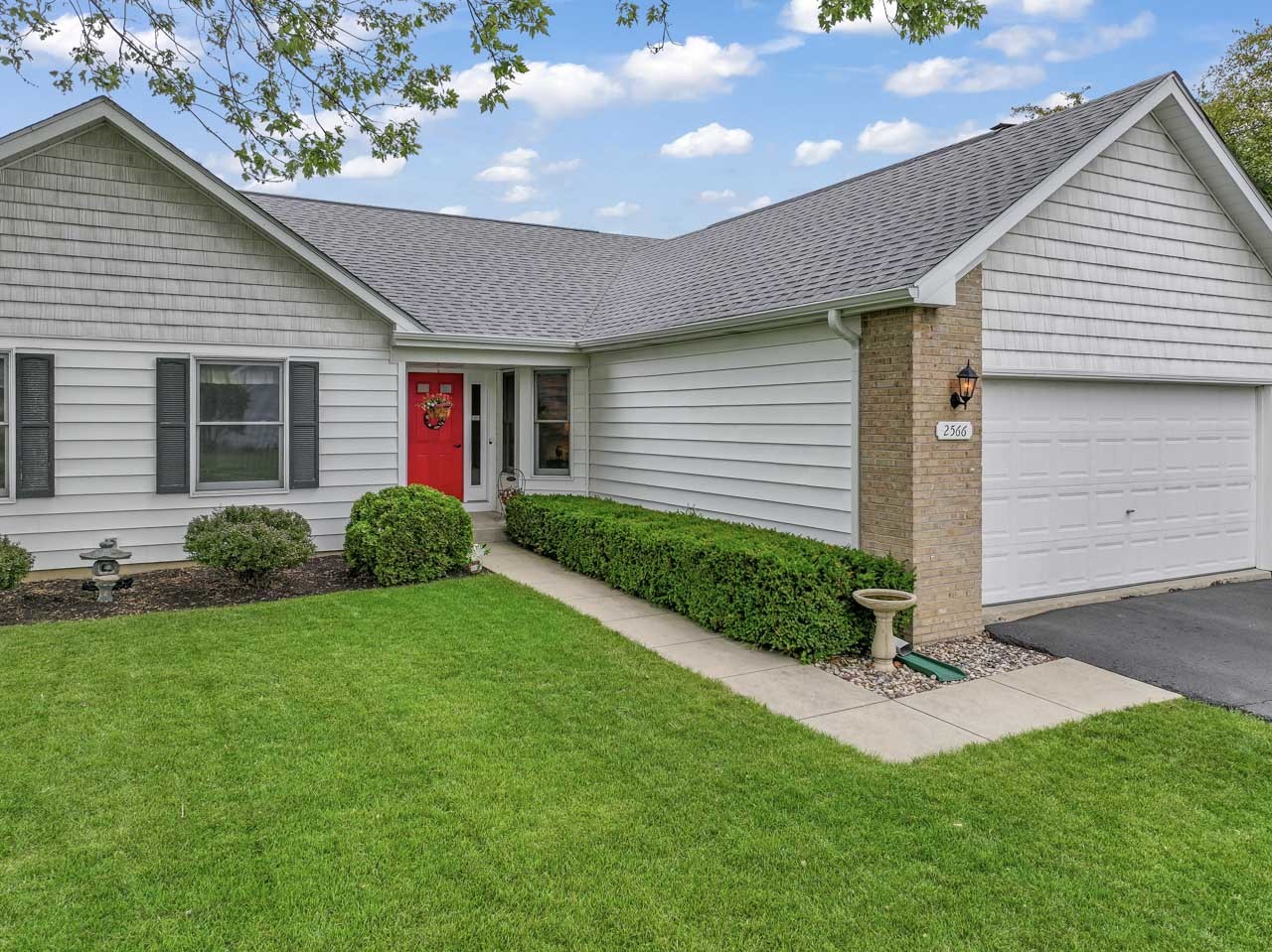 2566 Oak Trails Drive, Aurora, IL 60506