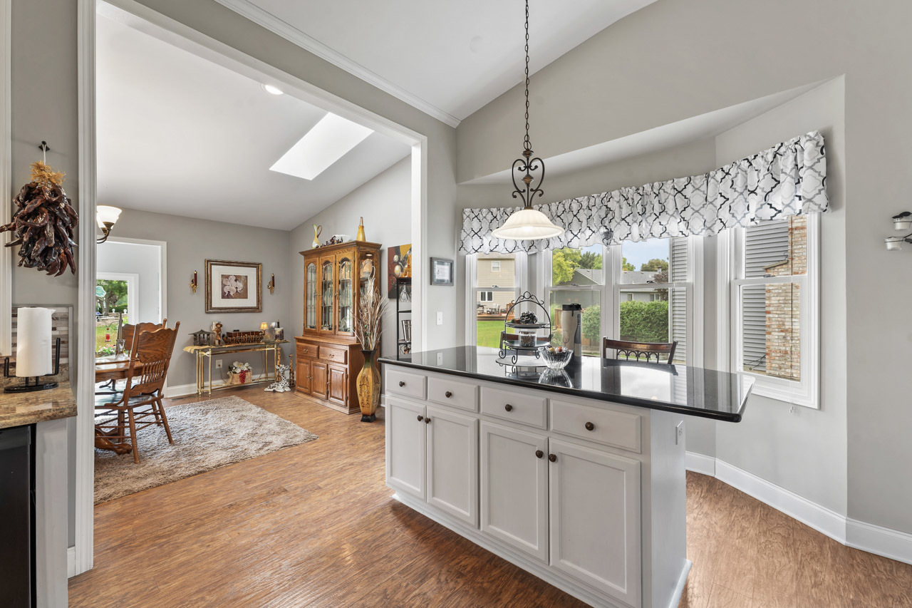 2566 Oak Trails Drive, Aurora, IL 60506