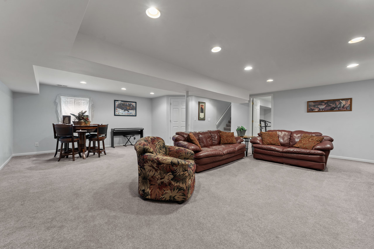 2566 Oak Trails Drive, Aurora, IL 60506