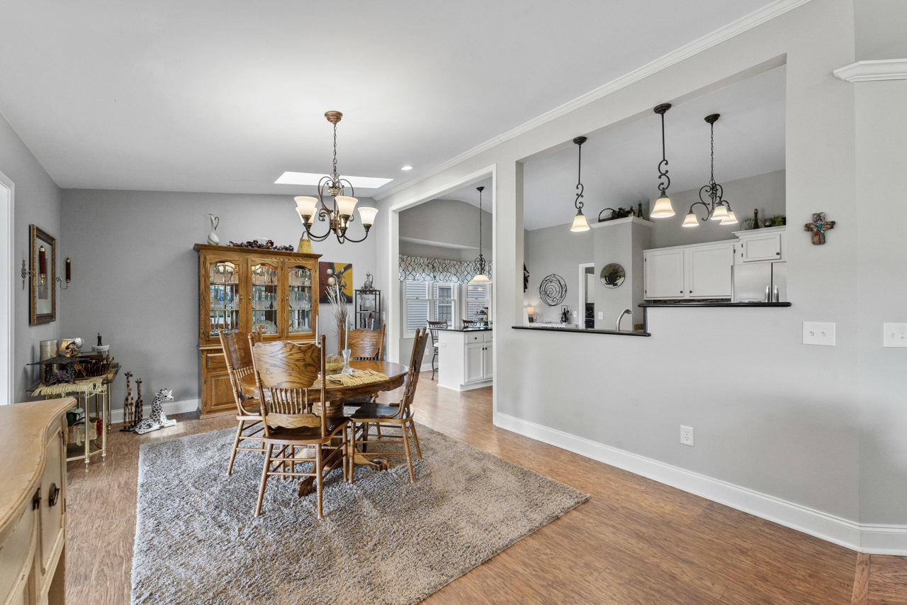 2566 Oak Trails Drive, Aurora, IL 60506