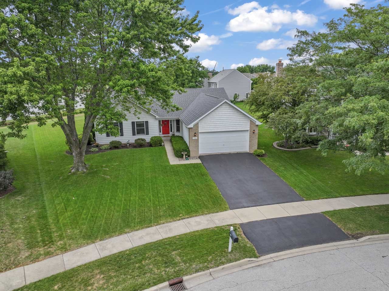 2566 Oak Trails Drive, Aurora, IL 60506