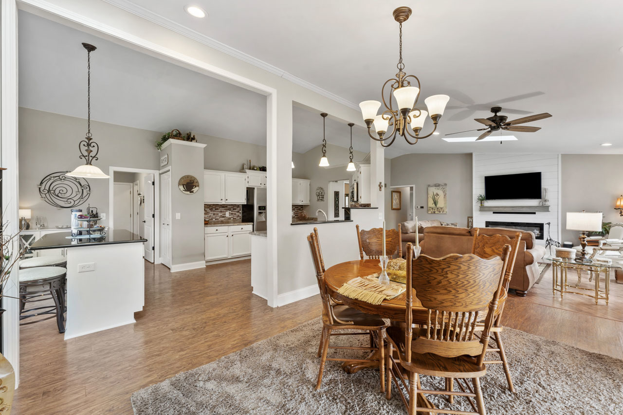 2566 Oak Trails Drive, Aurora, IL 60506