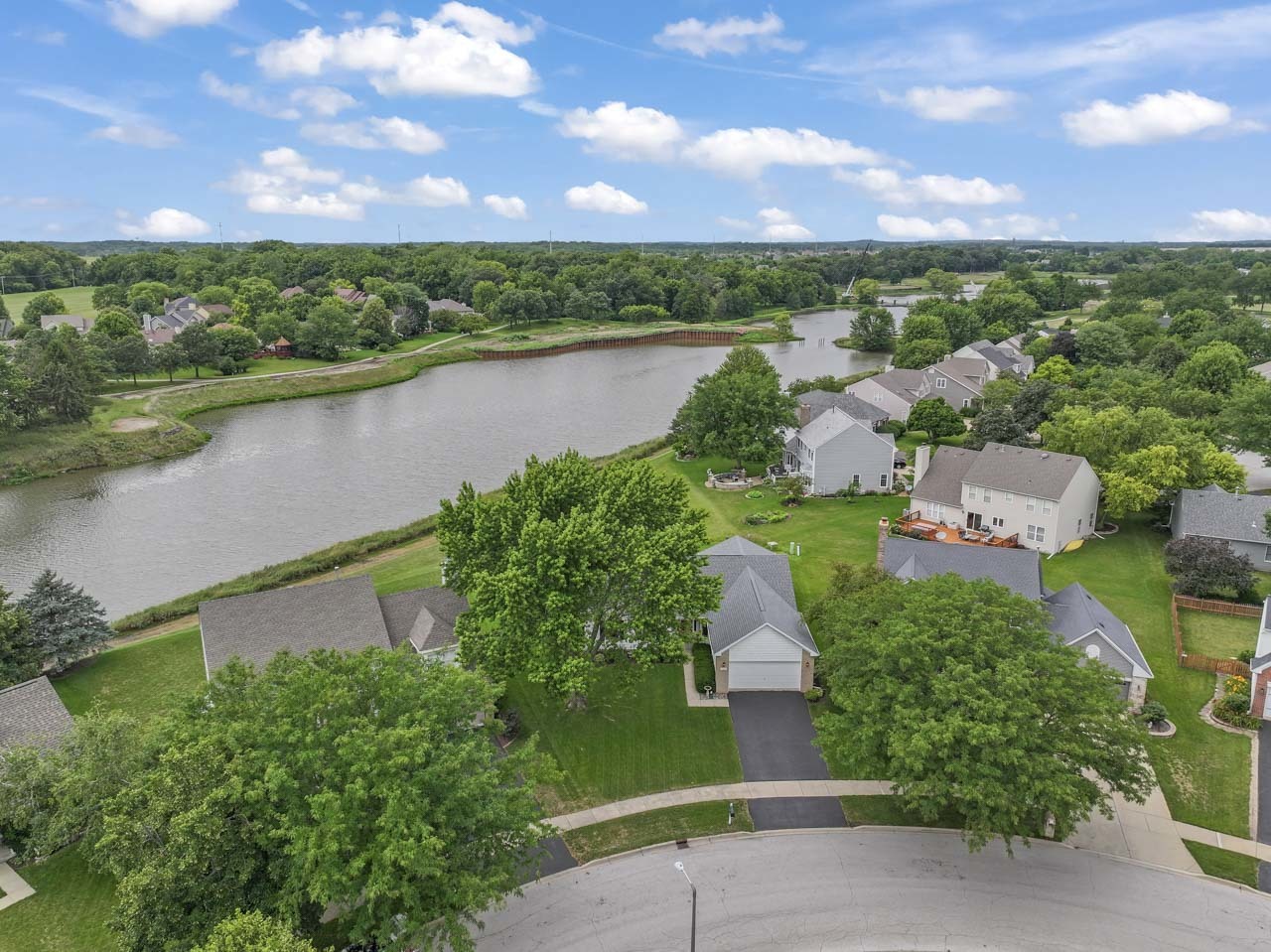 2566 Oak Trails Drive, Aurora, IL 60506