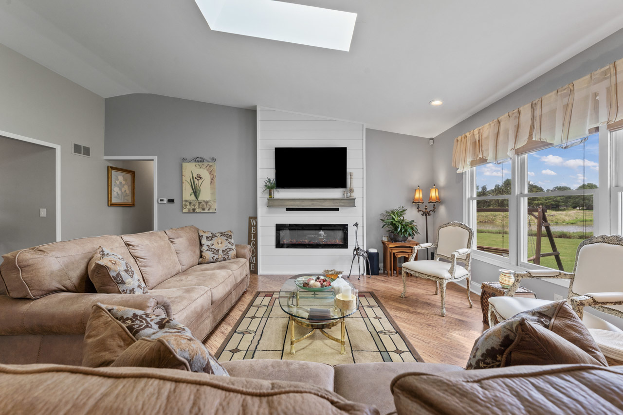2566 Oak Trails Drive, Aurora, IL 60506