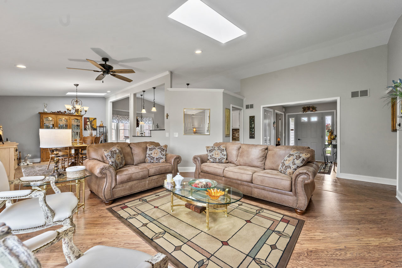 2566 Oak Trails Drive, Aurora, IL 60506