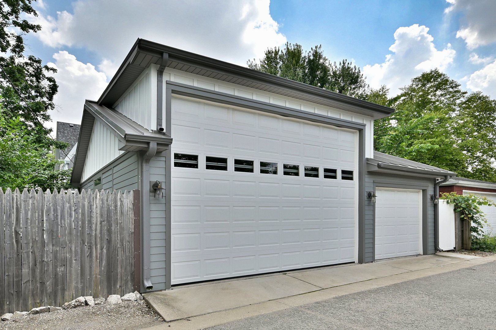 1364 E Algonquin Road, Des Plaines, IL 60016