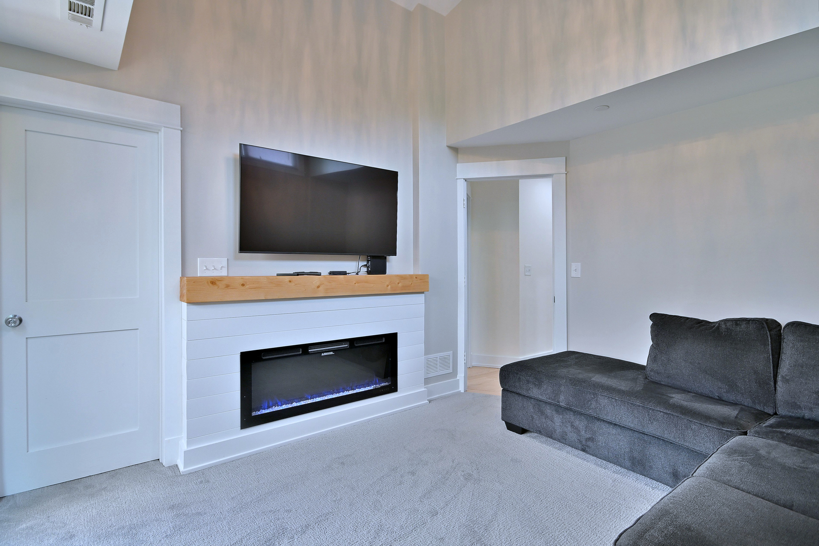 1364 E Algonquin Road, Des Plaines, IL 60016