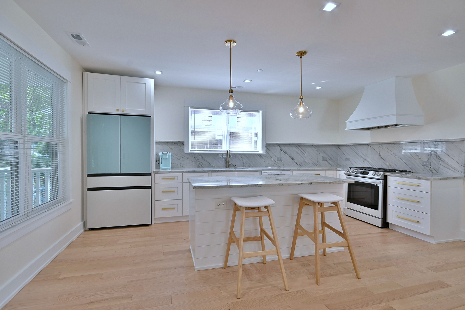 1364 E Algonquin Road, Des Plaines, IL 60016