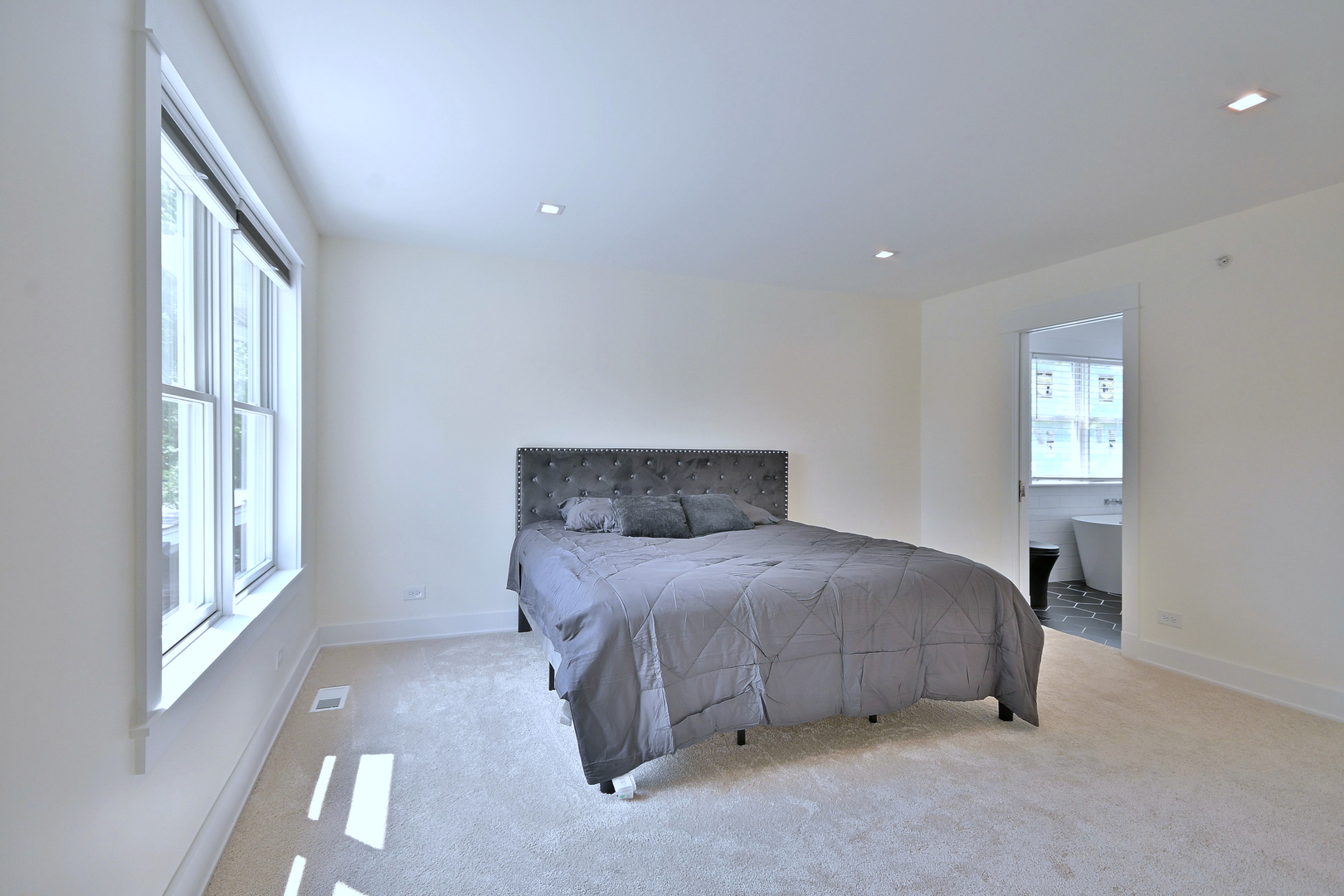1364 E Algonquin Road, Des Plaines, IL 60016