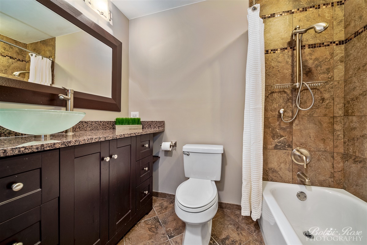 115 Sussex Circle #C2, Schaumburg, IL 60193