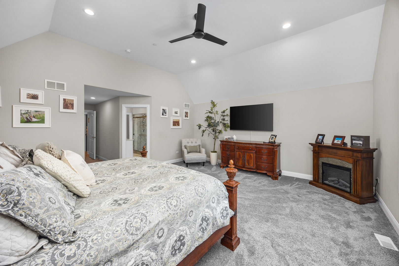 1031 Dakota Drive, Elk Grove Village, IL 60007