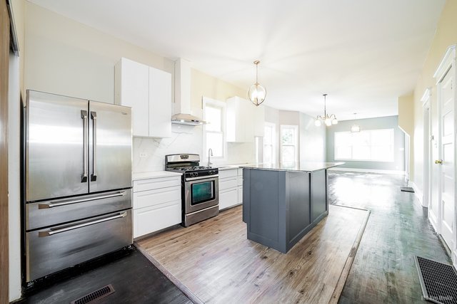 1560 E 93rd Street, Chicago, IL 60619
