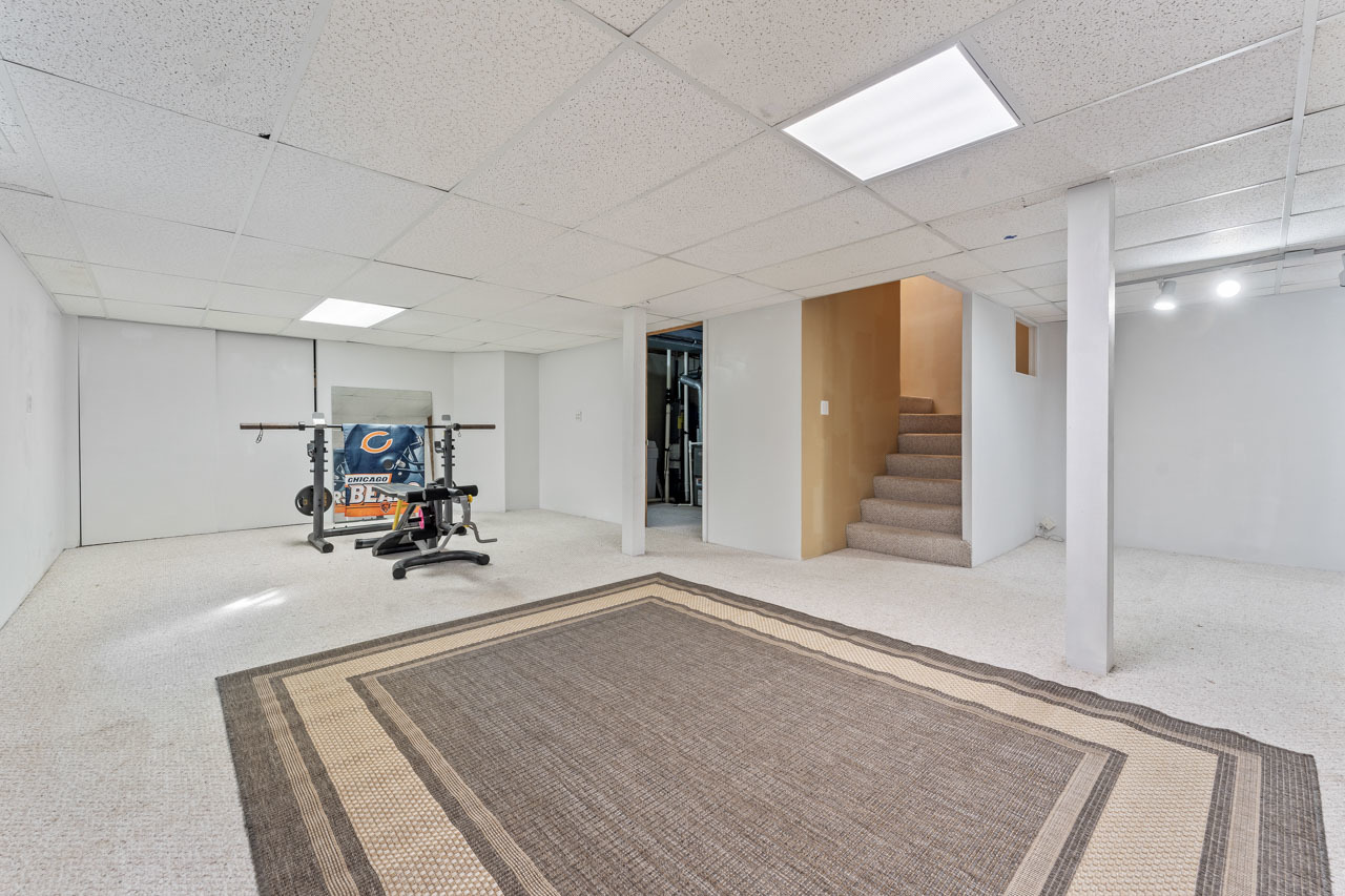 615 Kingsbridge Drive, Carol Stream, IL 60188