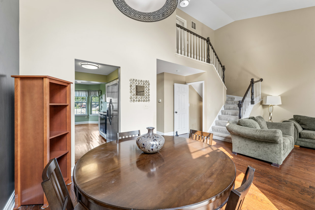 615 Kingsbridge Drive, Carol Stream, IL 60188