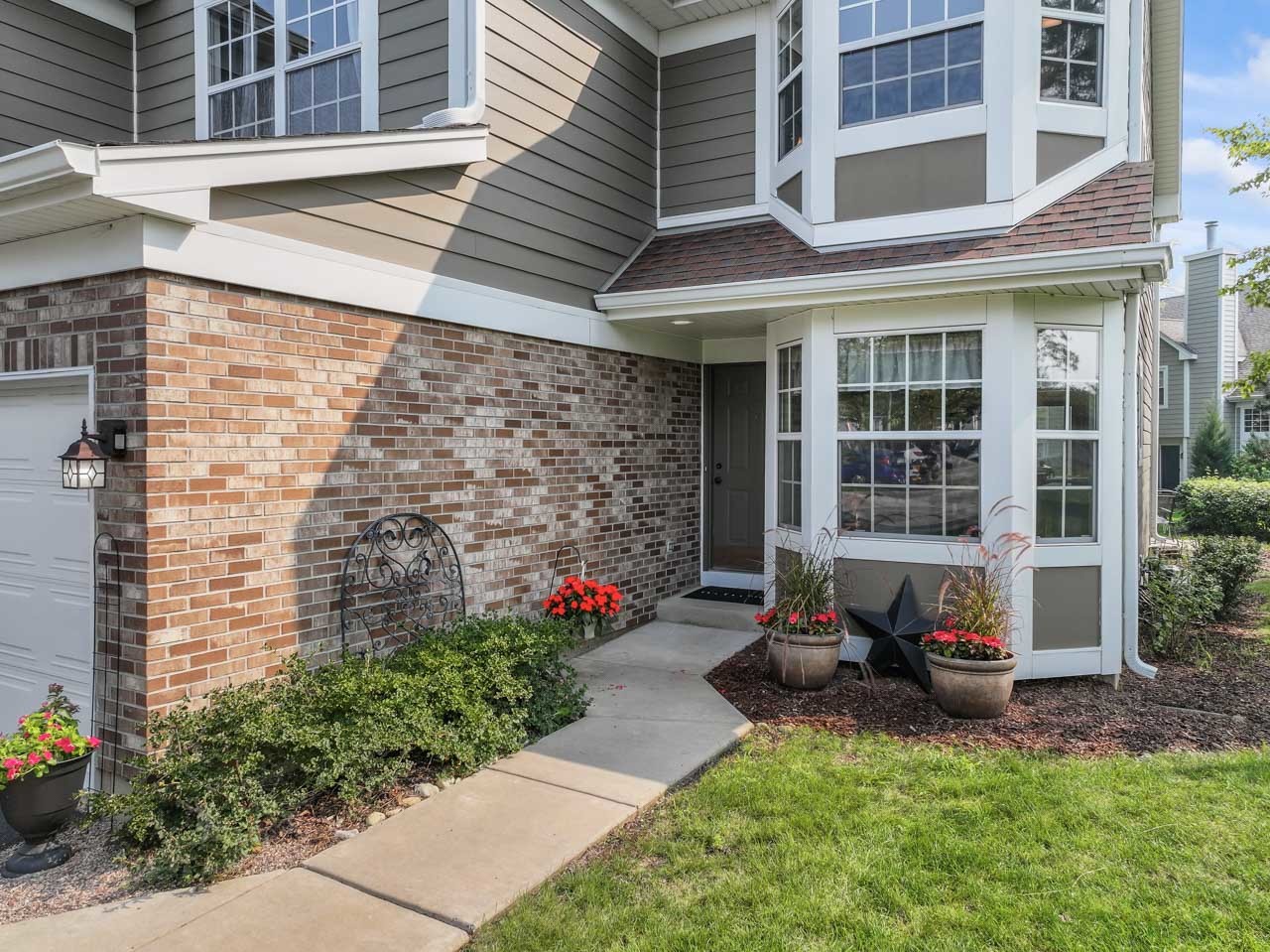 615 Kingsbridge Drive, Carol Stream, IL 60188