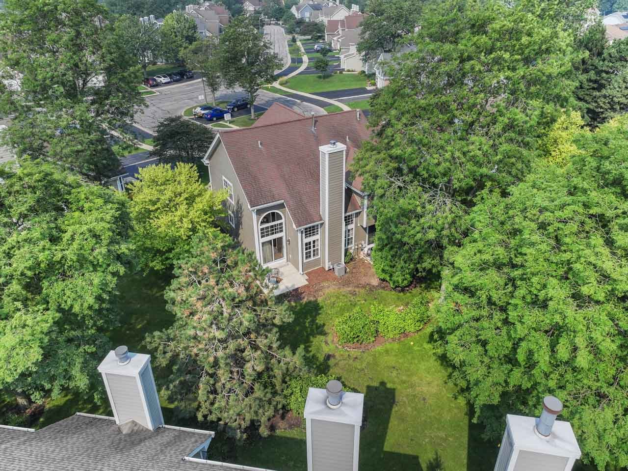 615 Kingsbridge Drive, Carol Stream, IL 60188