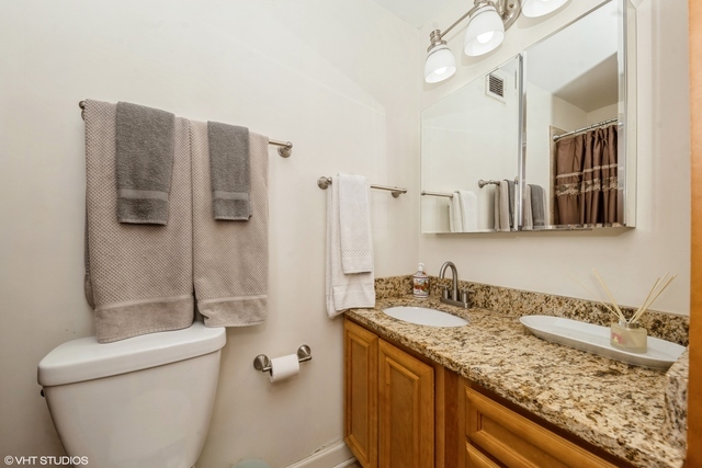 200 N Dearborn Street #3008, Chicago, IL 60601