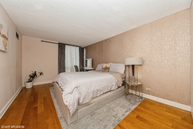 200 N Dearborn Street #3008, Chicago, IL 60601