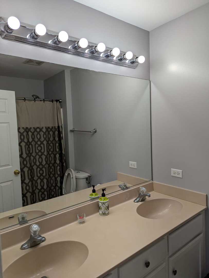203 N Louis Street #B, Mount Prospect, IL 60056