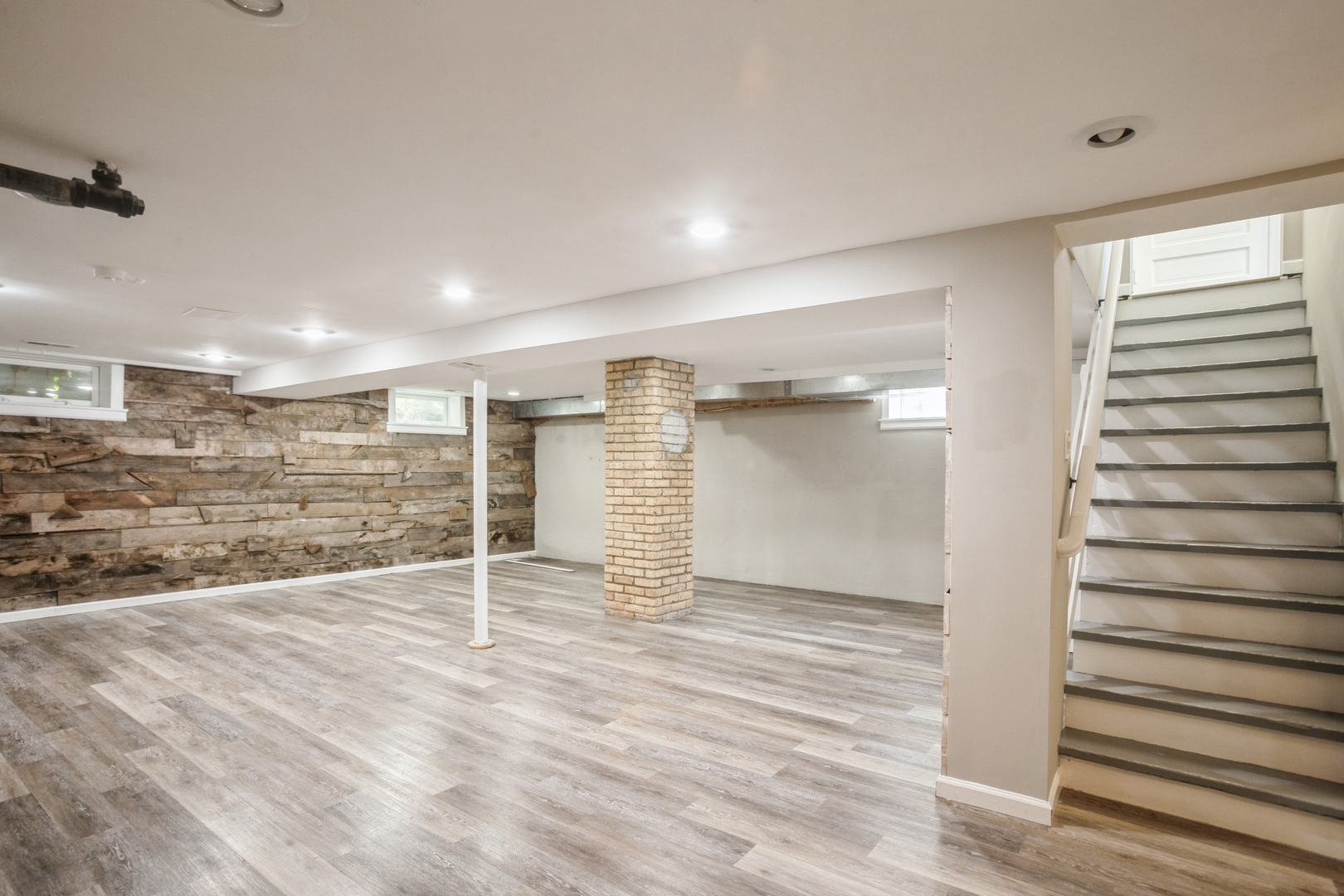 441 E Berteau Avenue, Elmhurst, IL 60126