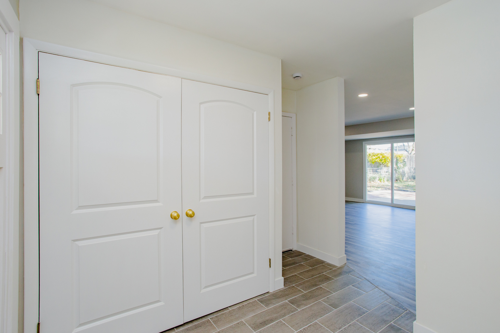 1533 Webster Lane, Des Plaines, IL 60018