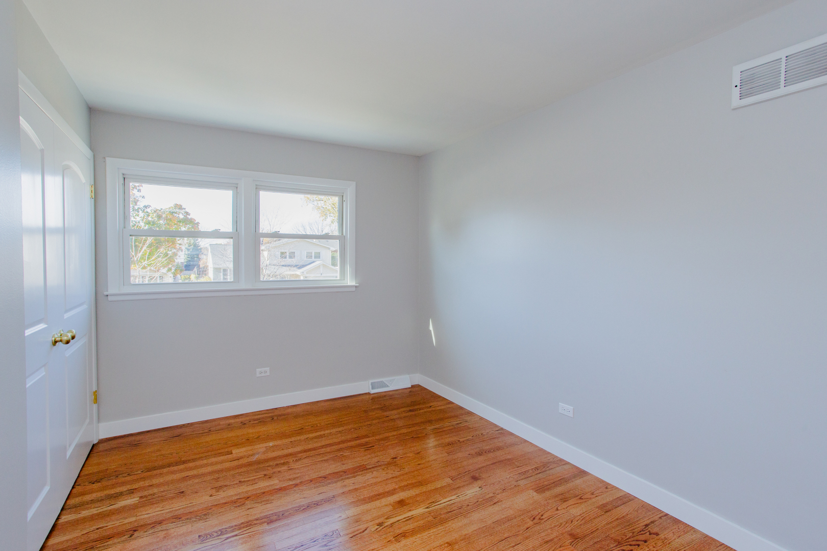 1533 Webster Lane, Des Plaines, IL 60018