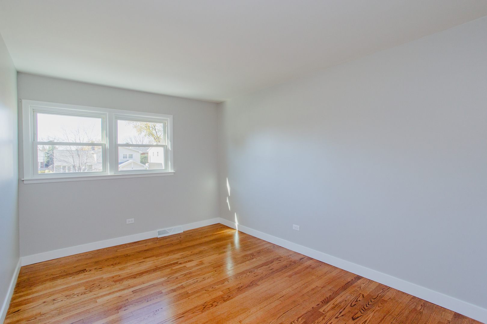 1533 Webster Lane, Des Plaines, IL 60018