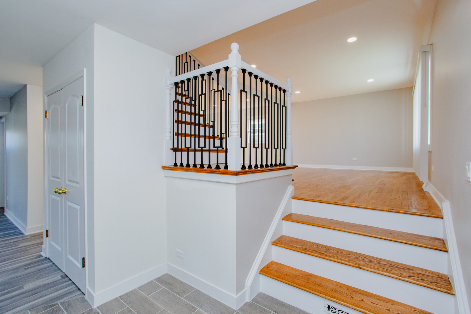1533 Webster Lane, Des Plaines, IL 60018