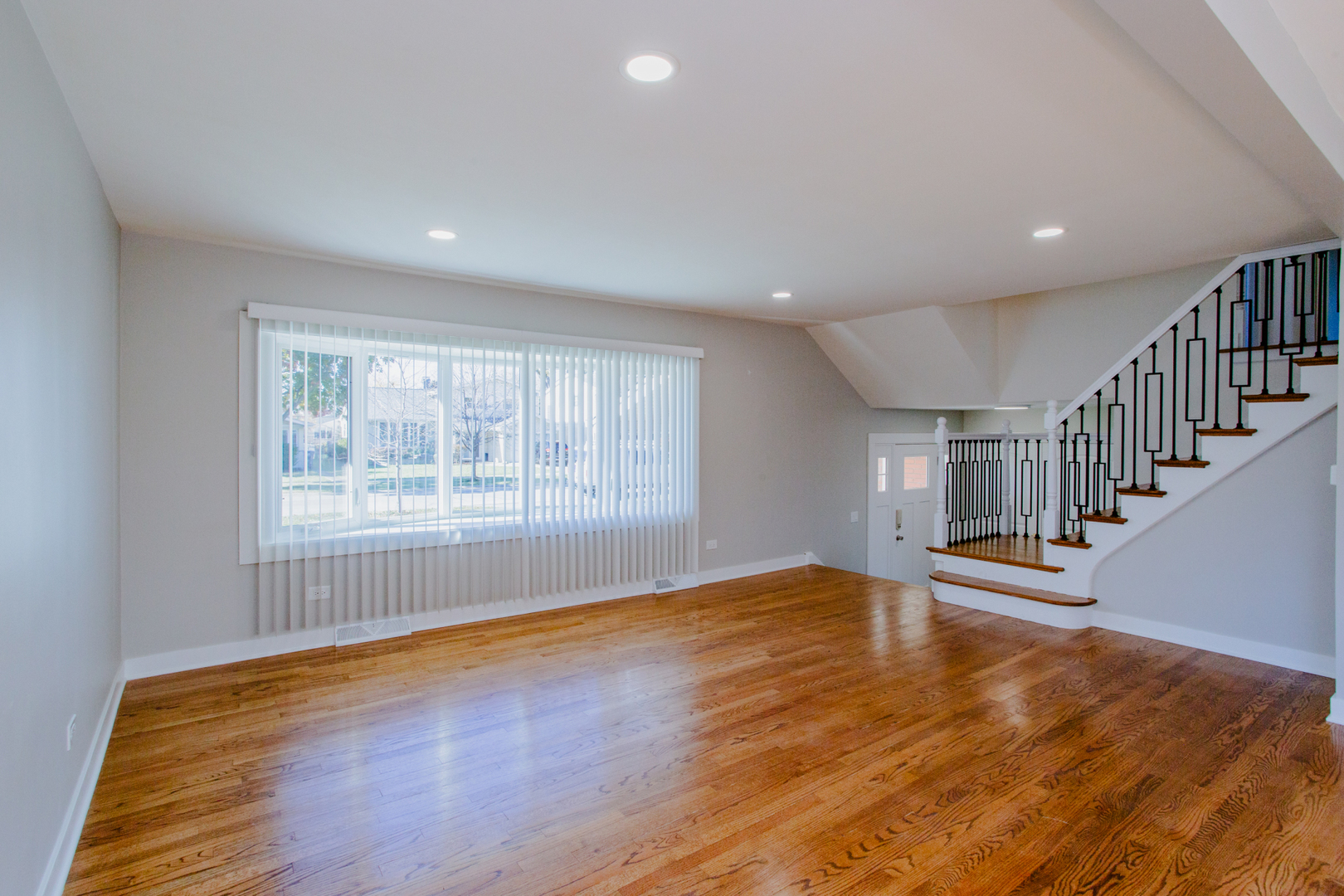 1533 Webster Lane, Des Plaines, IL 60018